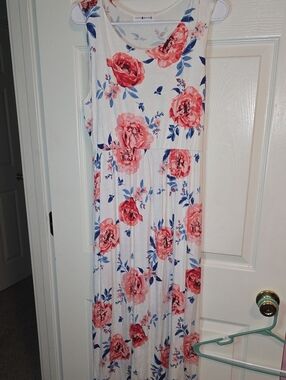 Floral Sleeveless Maxi Dress - White with Pink‎ Roses